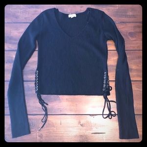 V-Neck Lightweight Sweater 🖤 EUC